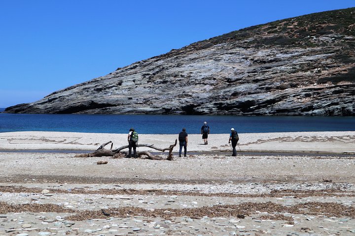 Geführte Wanderung in kleiner Gruppe in Andros mit Picknick am Strand