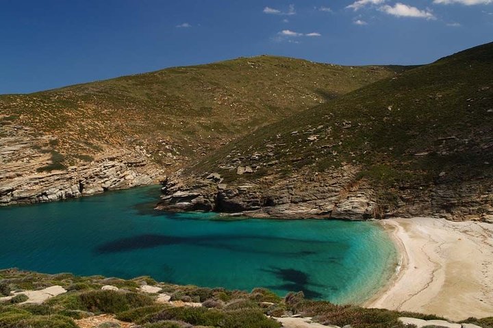 Geführte Wanderung in kleiner Gruppe in Andros mit Picknick am Strand