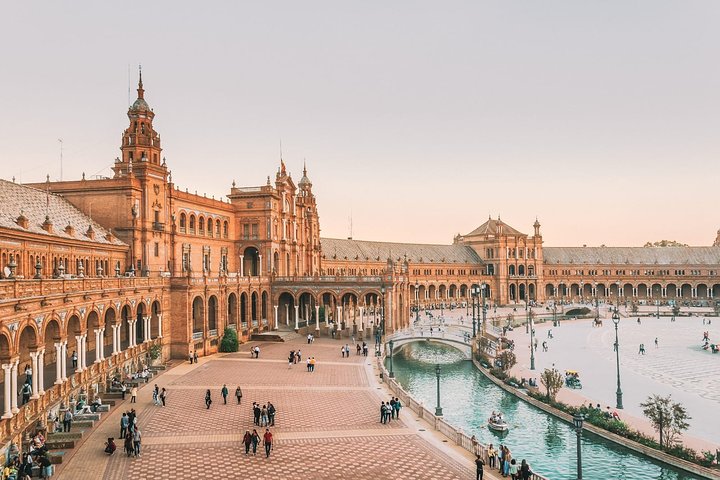 Madrid a Cáceres y Sevilla 2 días Tour Bus y Tren