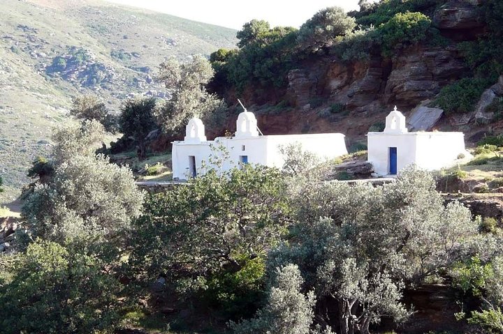 Geführte Wanderung in kleiner Gruppe in Andros mit Picknick am Strand