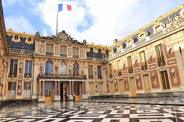 Versailles Small Group Guided Tour with Local Guide