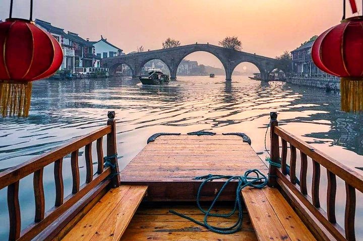 Von Shanghai : Zhujiajiao Water Town Private Tour mit Bootsfahrt