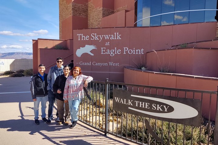 Passeio de Dia em Grupo Pequeno pelo West Skywalk do Grand Canyon a partir de Laughlin, NV