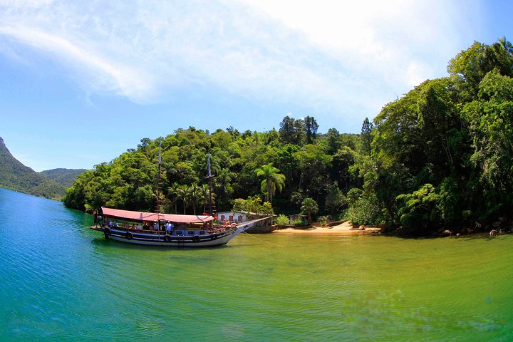 Excursión de día completo en lancha motora por la costa norte de Ilha Grande