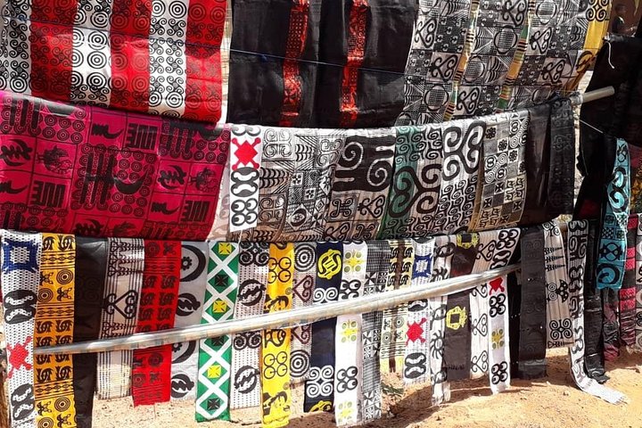 Tour culturale privato dei panni tradizionali di Kente e Adinkra