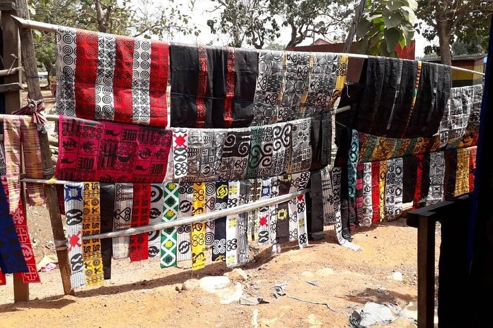 Tour culturale privato dei panni tradizionali di Kente e Adinkra