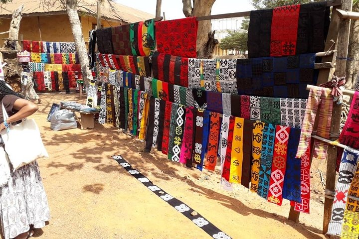 Tour culturale privato dei panni tradizionali di Kente e Adinkra
