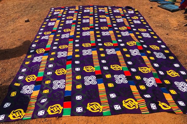 Tour culturale privato dei panni tradizionali di Kente e Adinkra