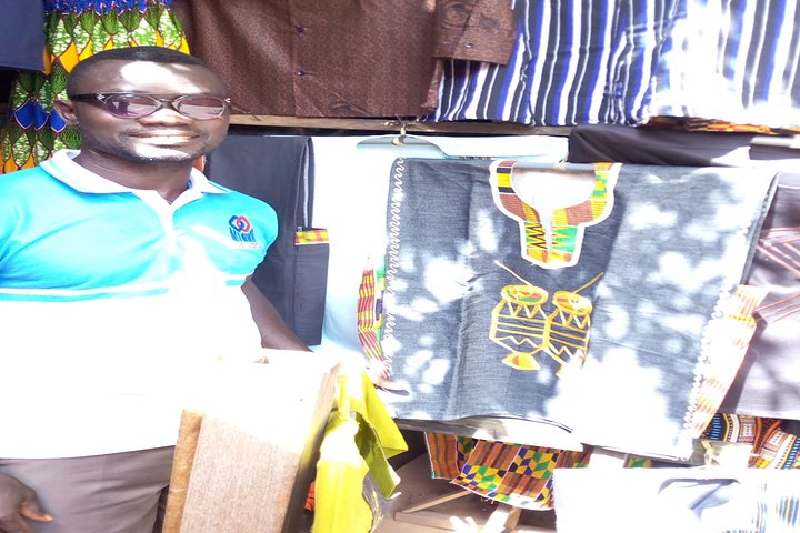 Tour culturale privato dei panni tradizionali di Kente e Adinkra