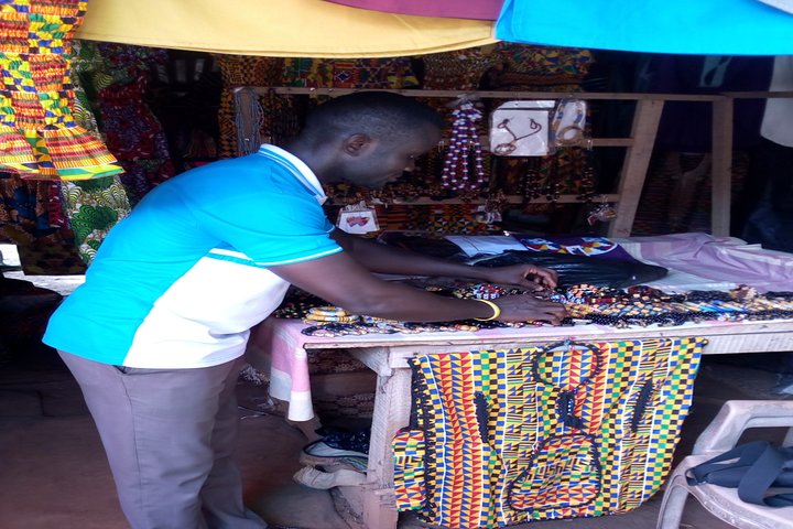 Tour culturale privato dei panni tradizionali di Kente e Adinkra