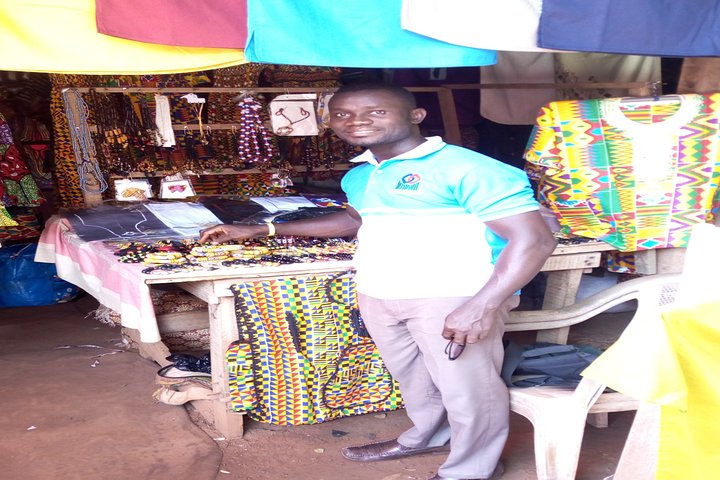 Tour culturale privato dei panni tradizionali di Kente e Adinkra