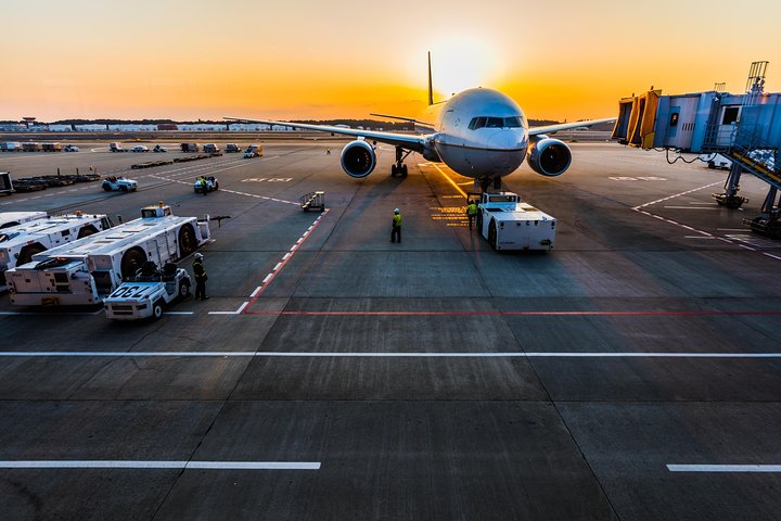 Aeropuerto Milan Malpensa (MXP) a Milán – Traslado privado en minivan