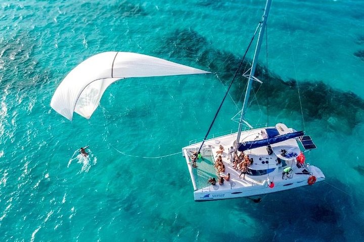 Isla Mujeres Cruise with Beach Club, Snorkel, Lunch and Open Bar