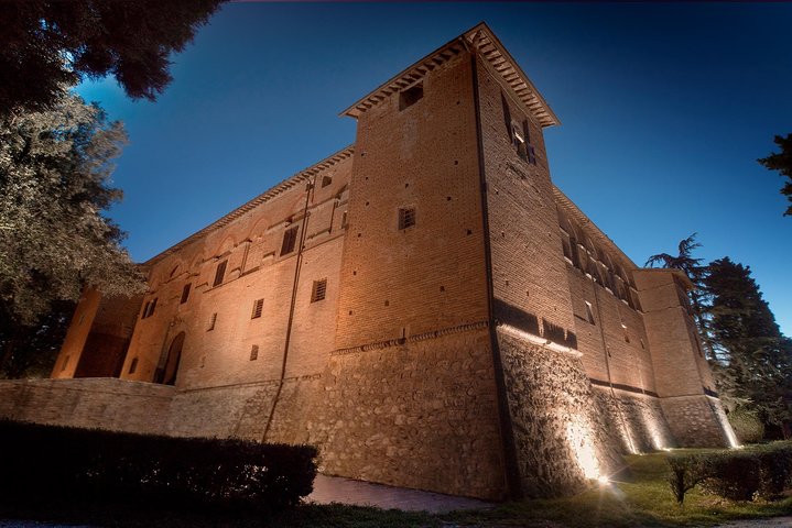 Montalcino: Brunello Weinprobe & Mittagessen in einer toskanischen Burg