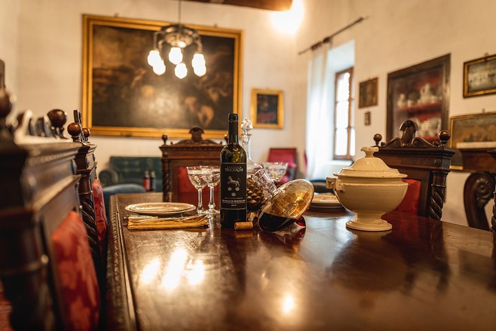 Montalcino: Brunello Weinprobe & Mittagessen in einer toskanischen Burg
