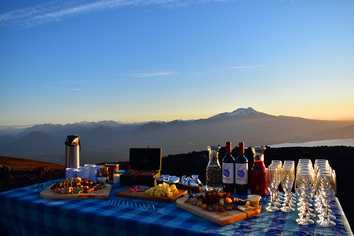 Visite partagée Premium d'une demi-journée au coucher du soleil au volcan Osorno