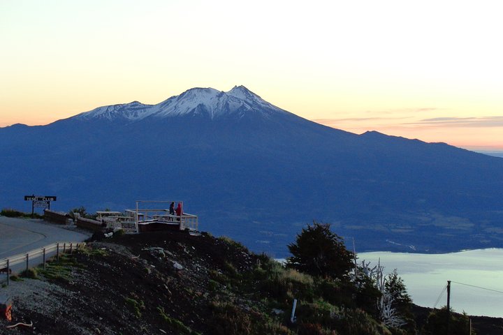 Visite partagée Premium d'une demi-journée au coucher du soleil au volcan Osorno
