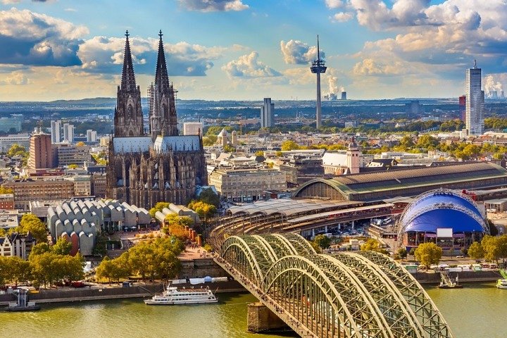 Transferência de chegada: Aeroporto DUS para Dusseldorf de carro de negócios
