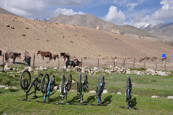 Tour privado de 9 días en bicicleta por la autopista de Manali a Leh