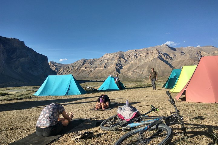 Tour privado de 9 días en bicicleta por la autopista de Manali a Leh