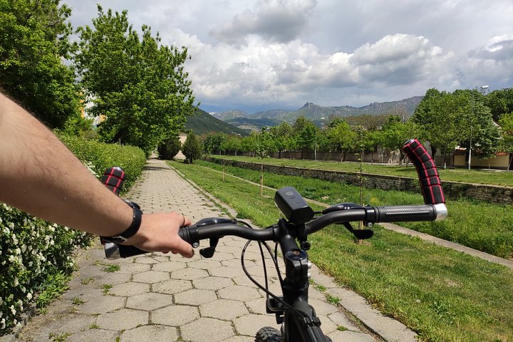 Unglaubliches Radfahren entlang der malerischen Shipka und Buzludja