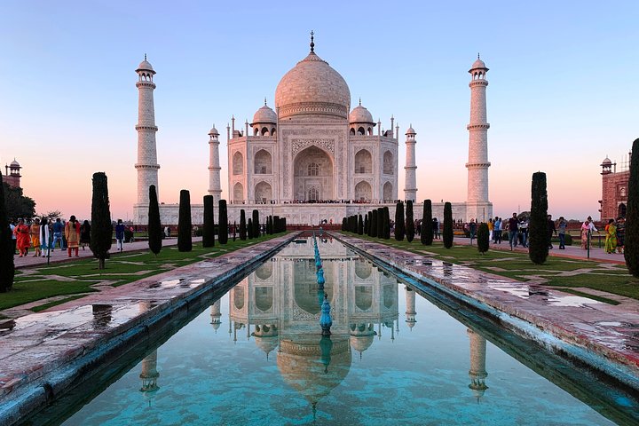 Hoteller i nærheden af Private Taj Mahal Sunrise and Agra Fort