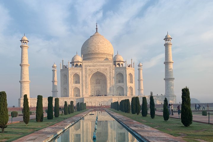 Hoteller i nærheden af Private Taj Mahal Sunrise and Agra Fort