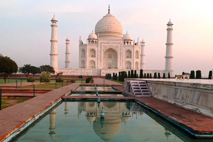Hoteller i nærheden af Private Taj Mahal Sunrise and Agra Fort