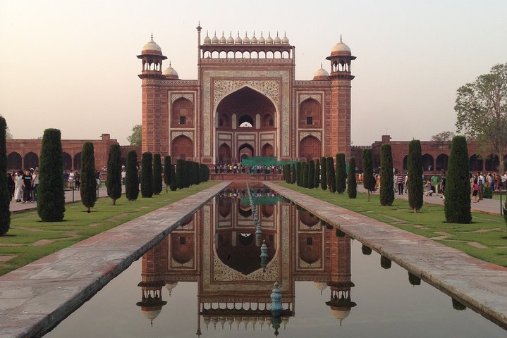 Hoteller i nærheden af Private Taj Mahal Sunrise and Agra Fort