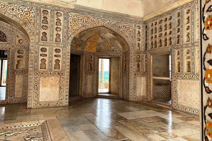 Hoteller i nærheden af Private Taj Mahal Sunrise and Agra Fort