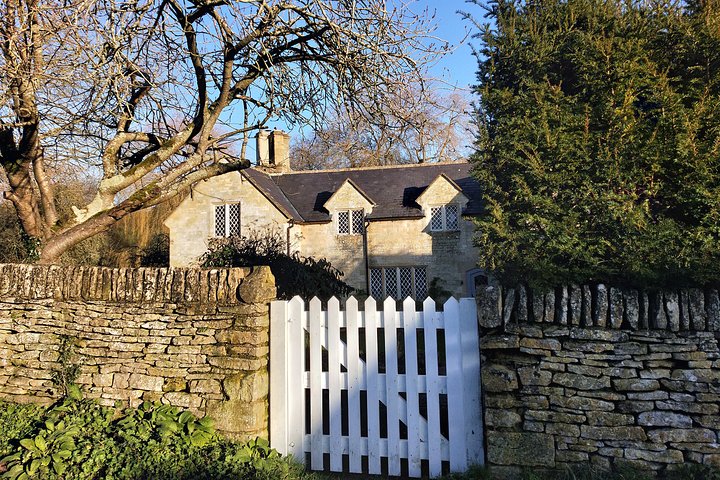 A excursão privada de um dia de bicicleta elétrica em Cotswolds começa perto de Oxford