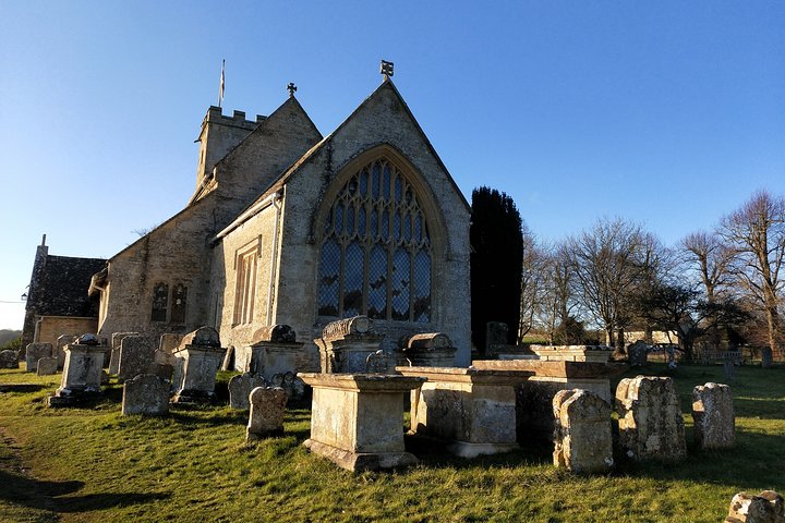A excursão privada de um dia de bicicleta elétrica em Cotswolds começa perto de Oxford
