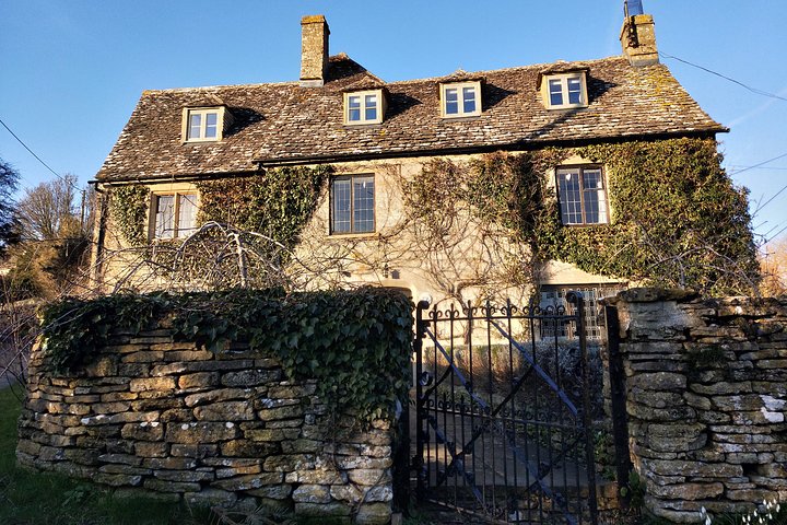 A excursão privada de um dia de bicicleta elétrica em Cotswolds começa perto de Oxford