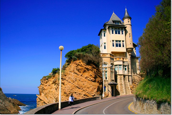 Tour privado a pie de 3 horas por Biarritz con guía oficial