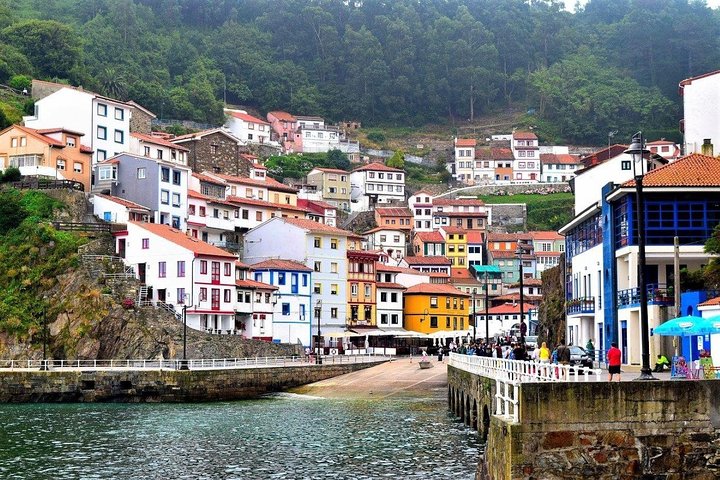 Visite privée d'une journée à Cudillero et Luarca au départ de Gijón