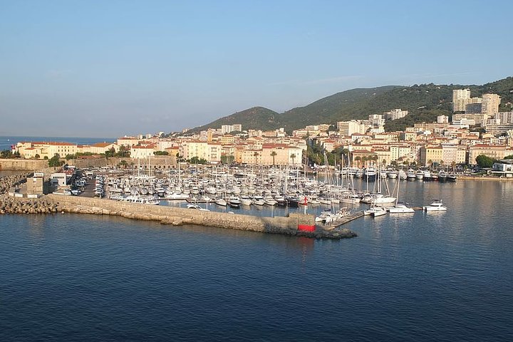 Corsica Ajaccio Private Tour mit Fahrer und optionalem Guide mit Hoteltransfer