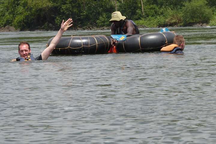 Privat Whitewater Tubing i Bujagali vannkraftverk