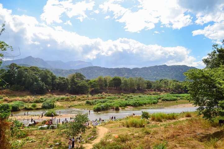 Visite du village aborigène de Dambana au départ de Mahiyanganaya