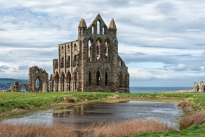 Essential Whitby: ontdek de legendes van de stad tijdens een zelfgeleide audiotour