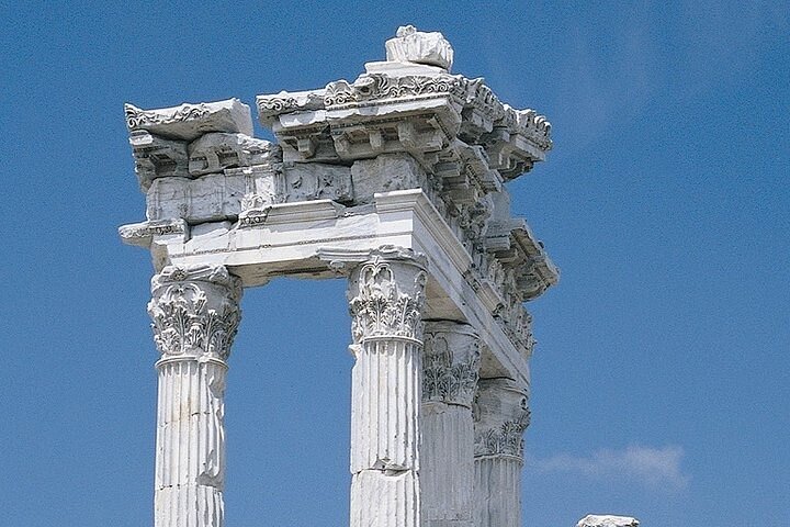 Traslados privados Ciudad de Esmirna o Adnan Menderes Apt a / desde Pergamon Antic City