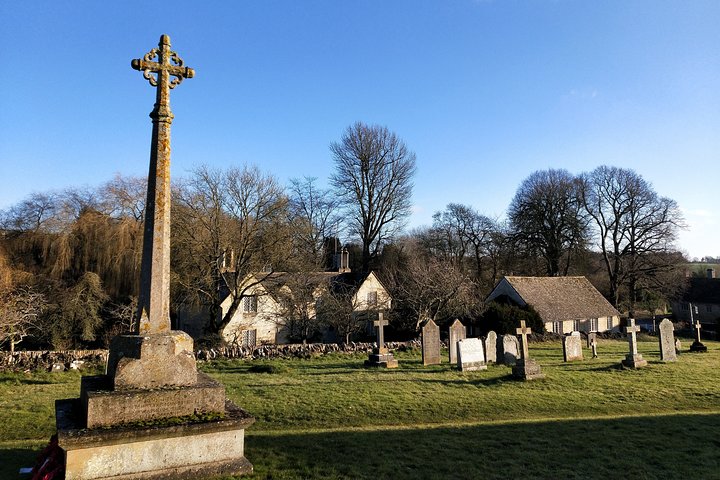A excursão privada de um dia de bicicleta elétrica em Cotswolds começa perto de Oxford