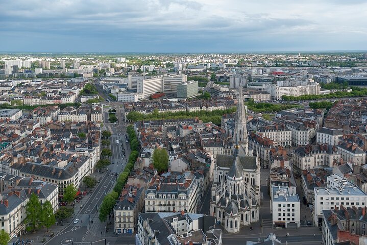 Tour privato a piedi di Nantes con una guida professionale