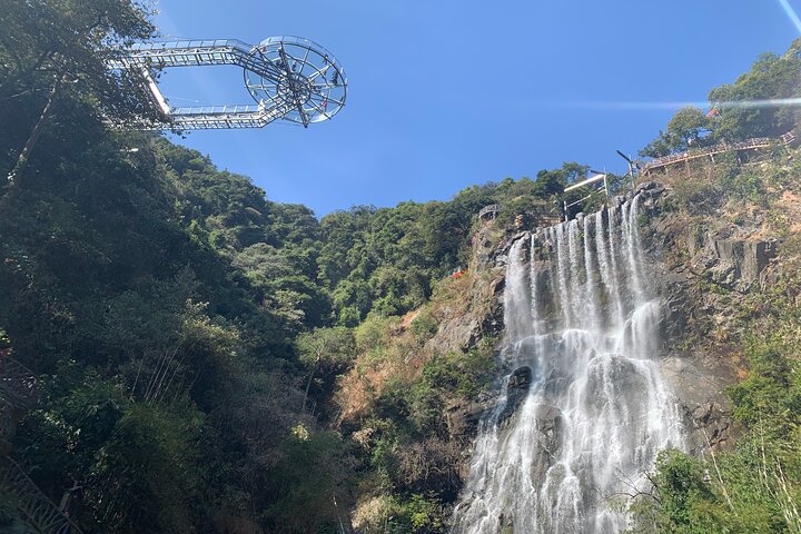 Private Tagestour zum Gulong Canyon und Cave Fairland von Guangzhou