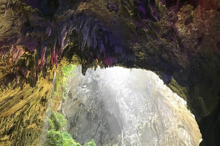 Private Tagestour zum Gulong Canyon und Cave Fairland von Guangzhou