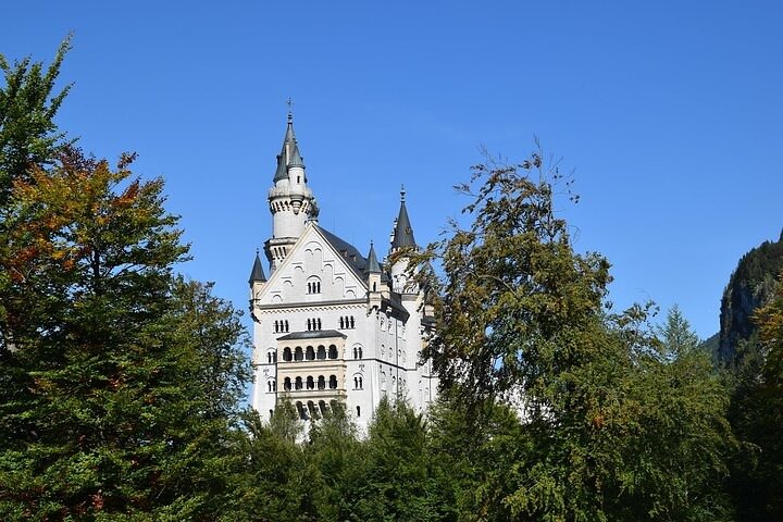Ganztagestour zum Schloss Neuschwanstein inkl. Kutschfahrt und Führung