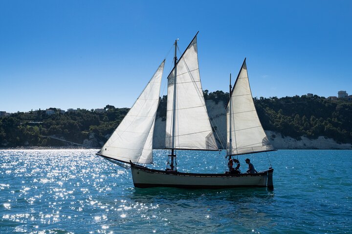 Tour privato in barca a vela tradizionale della Riviera del Conero