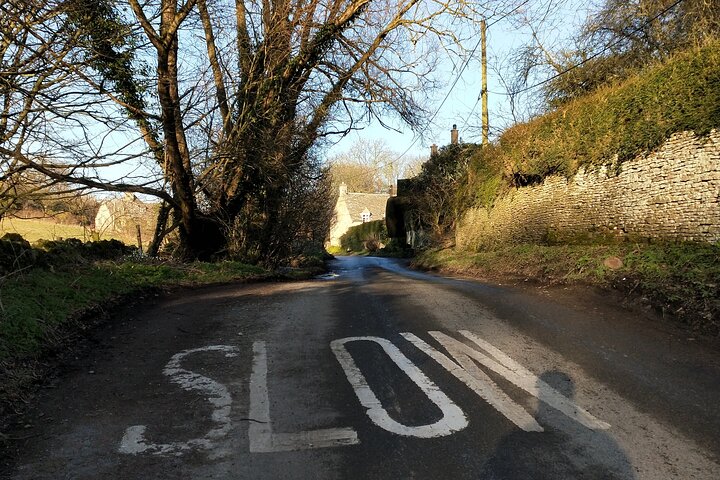 A excursão privada de um dia de bicicleta elétrica em Cotswolds começa perto de Oxford