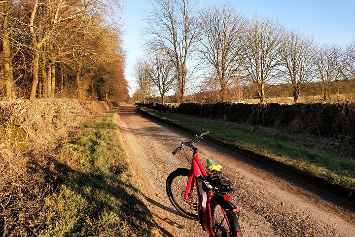 A excursão privada de um dia de bicicleta elétrica em Cotswolds começa perto de Oxford