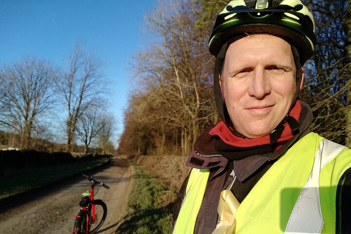 A excursão privada de um dia de bicicleta elétrica em Cotswolds começa perto de Oxford