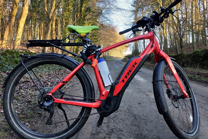 A excursão privada de um dia de bicicleta elétrica em Cotswolds começa perto de Oxford